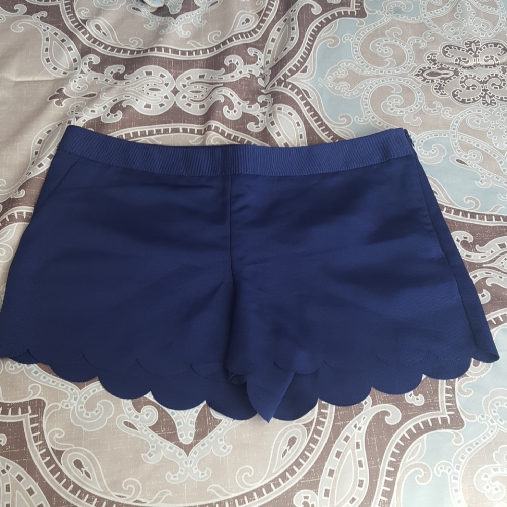 NWOT Express Scalloped Hem Shorts